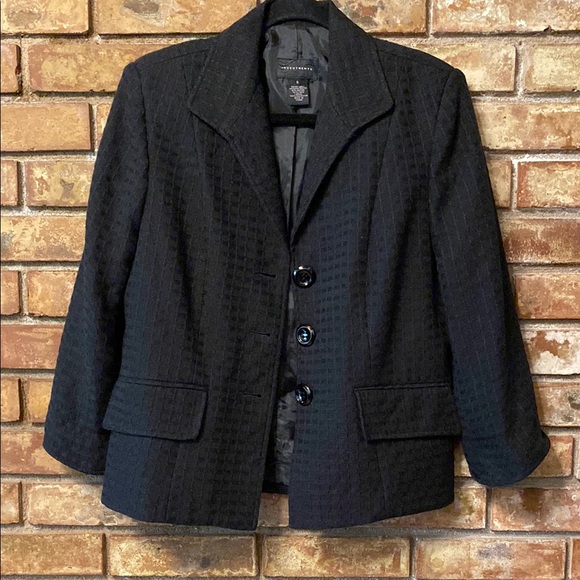Investments Black Blazer with Notched Lapels and Structured Design - Picture 2 of 11